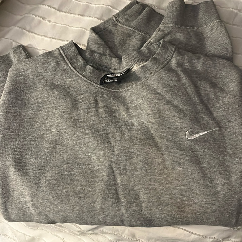 Grey Nike Cropped Sweatshirt Like New Xl